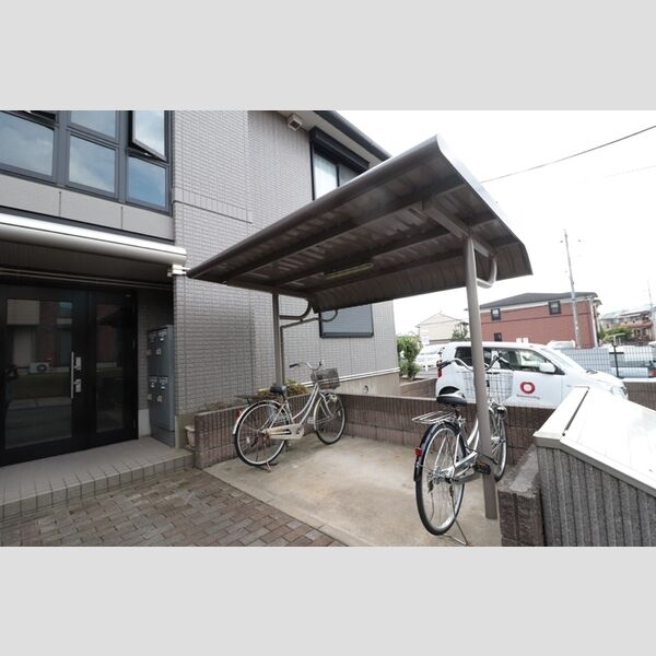 シャルマン・ロージェ　K 駐輪場