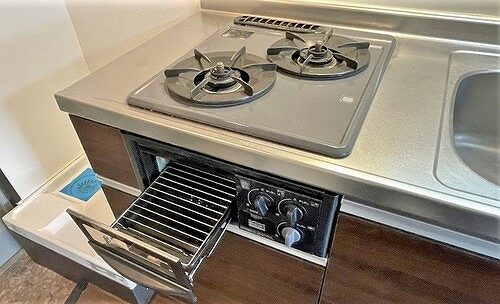 メゾンパール豊玉2階 コンロ、グリル　※前回募集時2023年1月撮影