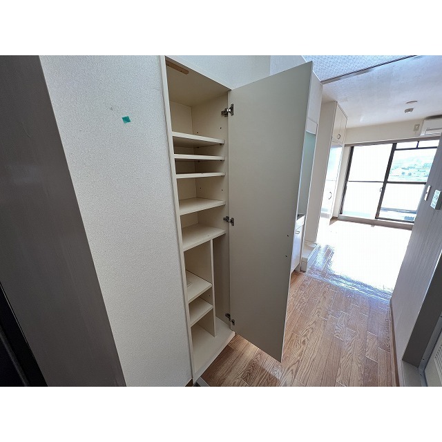 リビエール八王子505号室 シューズボックス完備