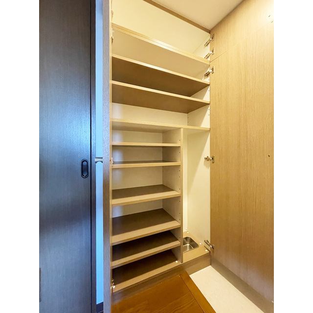 ルクレ川口イースト0201号室 靴箱