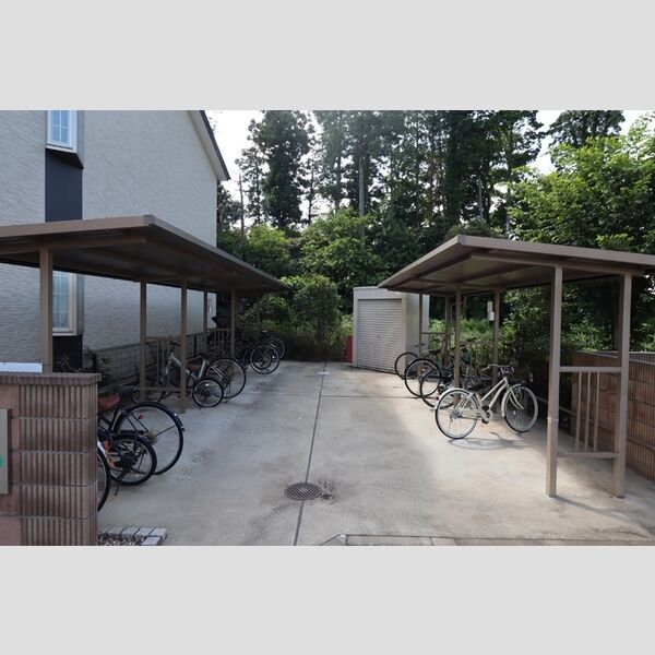 ソウソウ・ソンケン・リュウビ　ソウソウ 駐輪場