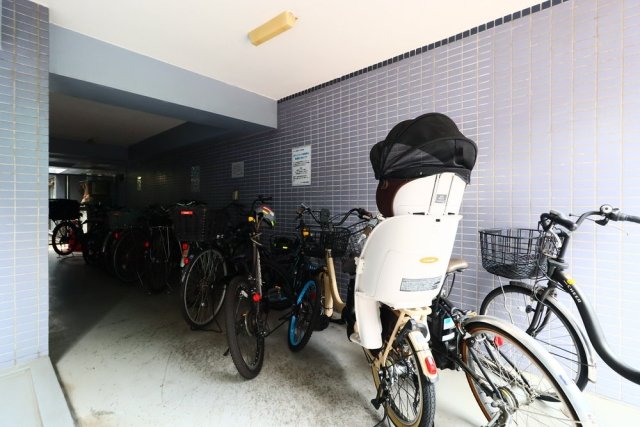 セザール御嶽山1階 駐輪場