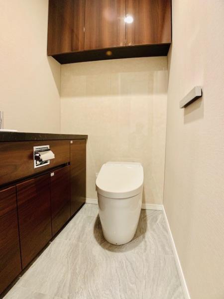 ＥＶＥＲＴＯＷ　ＣＨＯＪＡＭＡＲＵ2階 トイレ