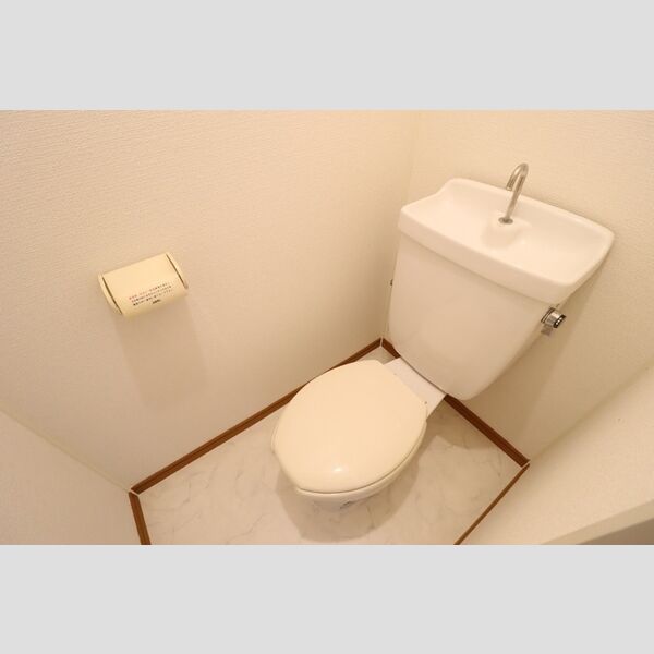 ファーストヴューラ　六番館 トイレ