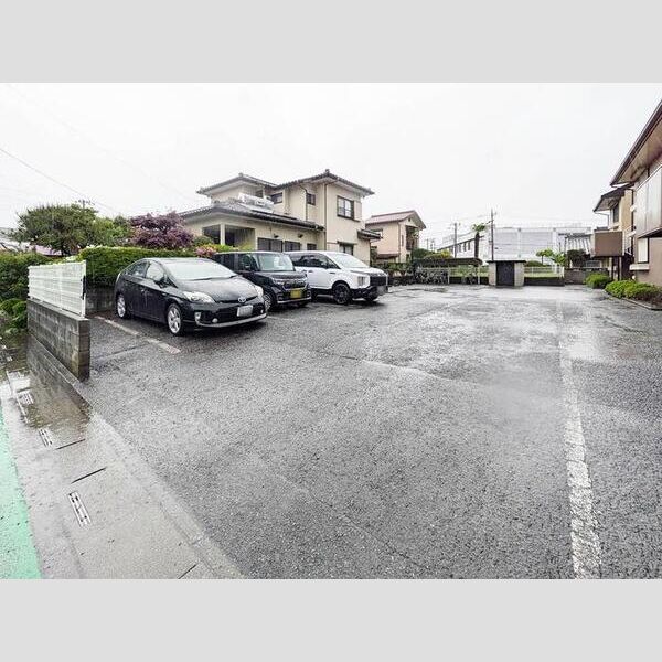 メゾンパークス東大宮 駐車場