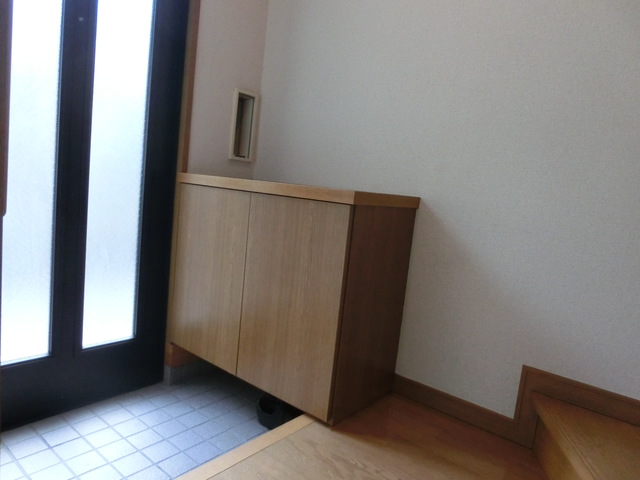 エスペランサ菊名Ｃ・Ｄ・Ｅ・Ｆ 小物も置けるシューズボックス