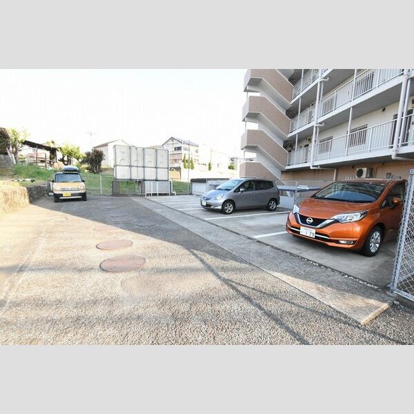 マンションビスタリカ 駐車場