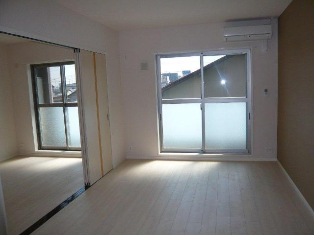 ルミナス高鼻202号室 洋室