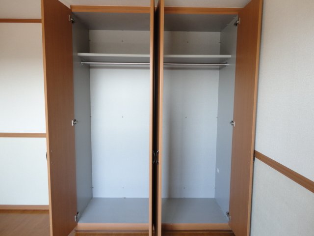 ディア フレンド ＫＯＩＺＵＭＩ206号室 洋室６．１帖クローゼット