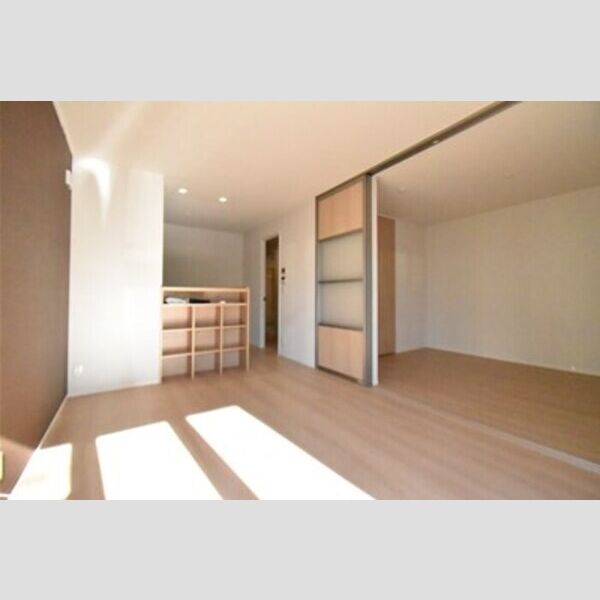 パーシモン リビングダイニングと居室