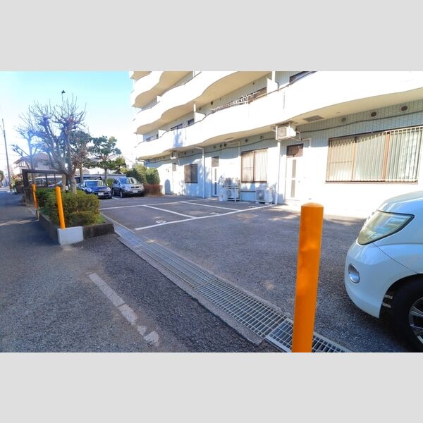 グランソレイユ大宮207号室 駐車場