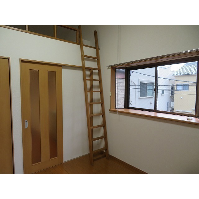 ハイツ中川0203号室 はしご