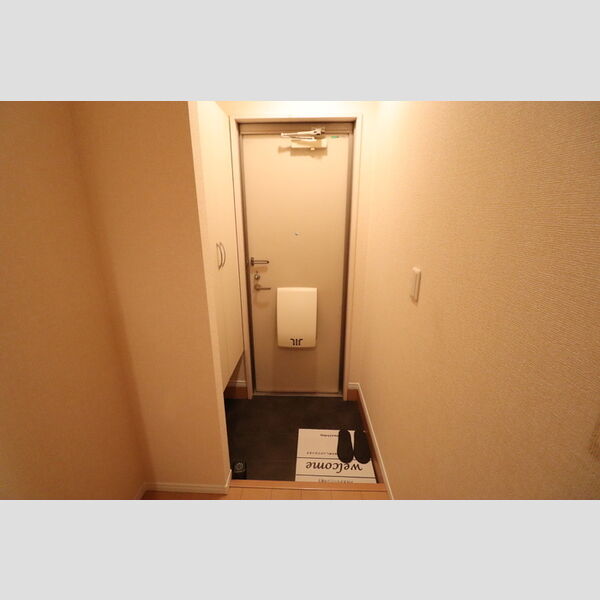 セジュールフローラ101号室 玄関