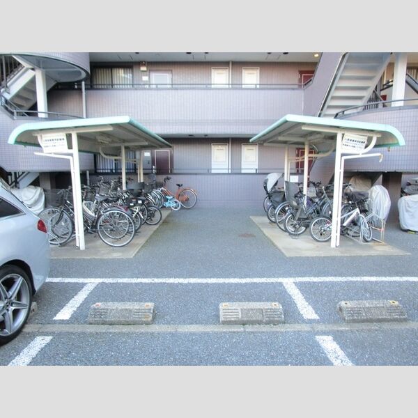 アルファークレスト 駐輪場