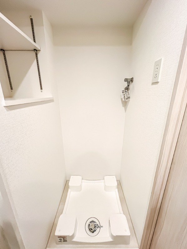 ドゥーエ王子神谷5階 洗濯機置場