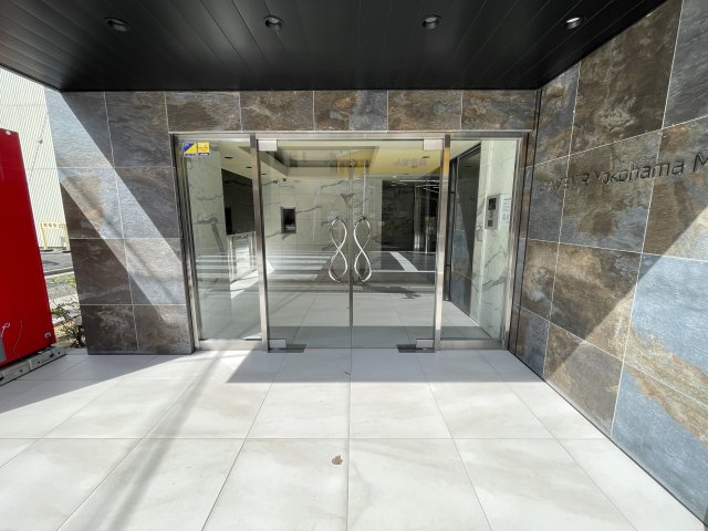 ラヴェニール横浜蒔田 エントランス