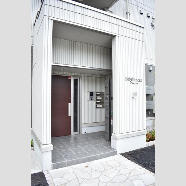 ブライトネス201号室 エントランス