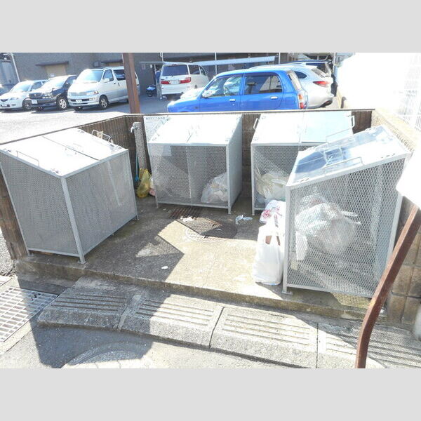 ファミール行徳207号室 入居者様専用ゴミストッカー