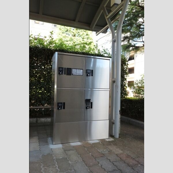 セレニティーホームズ　B 宅配ボックス