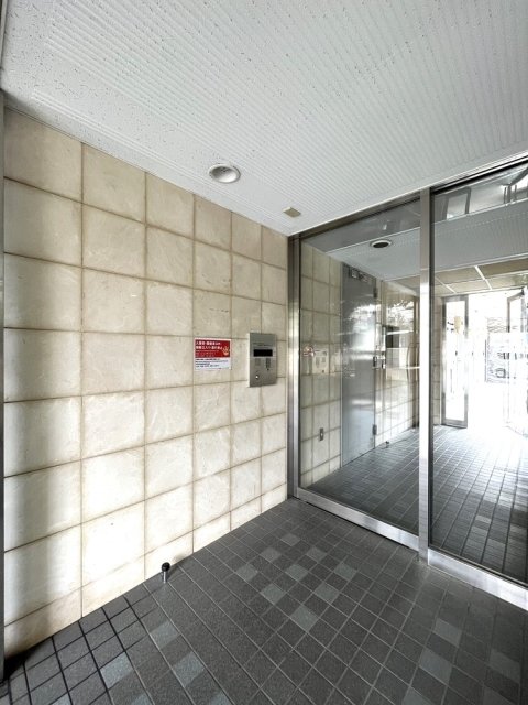 スカイコート駒場東大前3階 エントランス