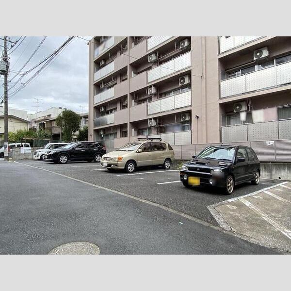 クロフト 駐車場