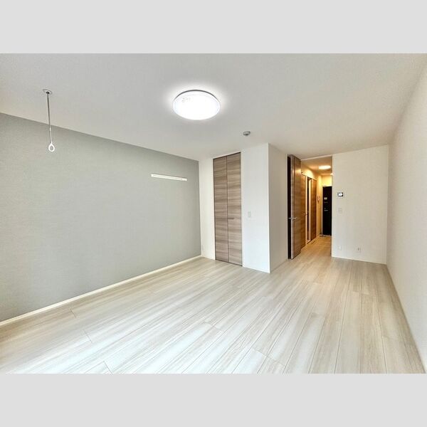 レスティングスウェル浦和103号室 リビング