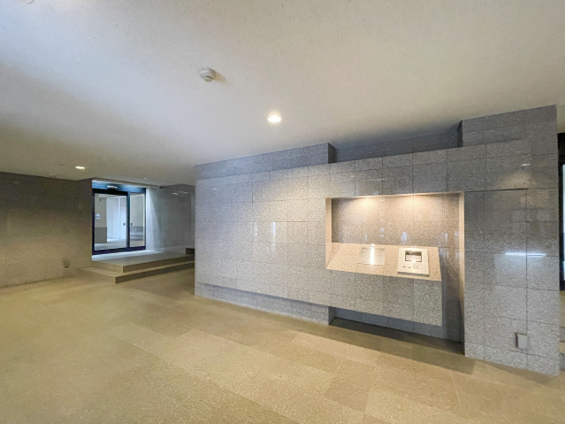 ヴァンテアンライフ高円寺壱番館211号室 エレベーター