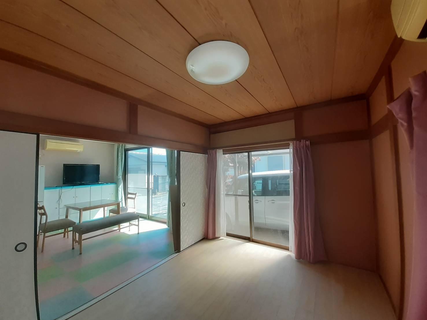 Riviere Sakura 1F　洋室（6帖）です