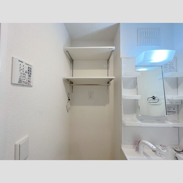 アトレ　D201号室 洗濯機上　棚