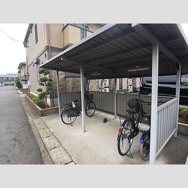 クロスクローバーⅡ102号室 駐輪場