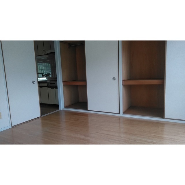 成城ロイヤルマンション0207号室 リビング