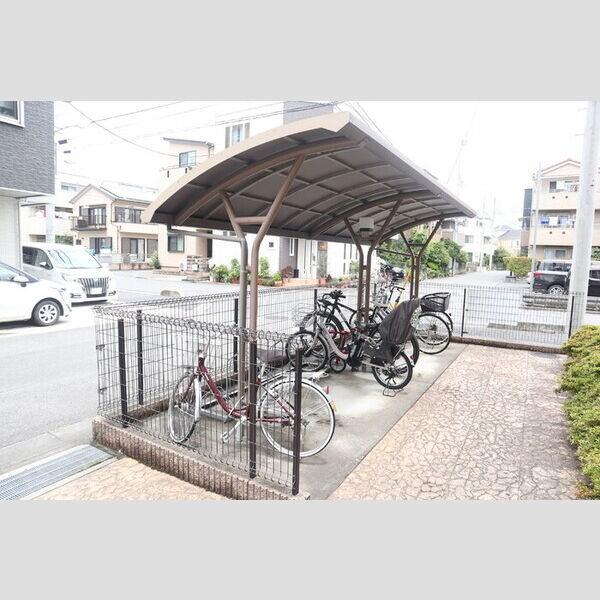 グランシャリオ102号室 駐輪場