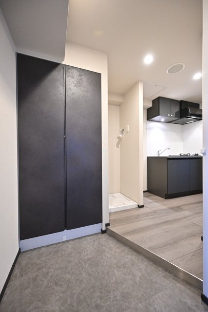 ＧＲＡＮＳＩＴＥ　ＮＡＫＡＭＥＧＵＲＯ7階 玄関