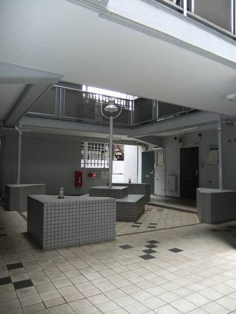 ヒルズ駒場東大前3階 エントランス