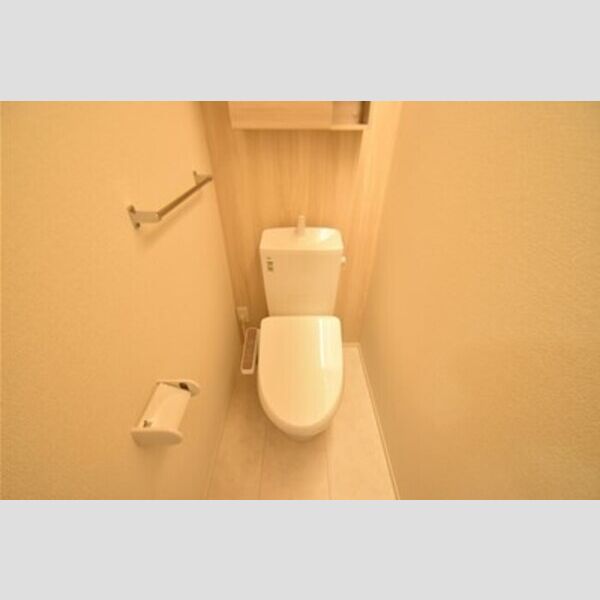 ロイヤルヒルズ103号室 トイレ