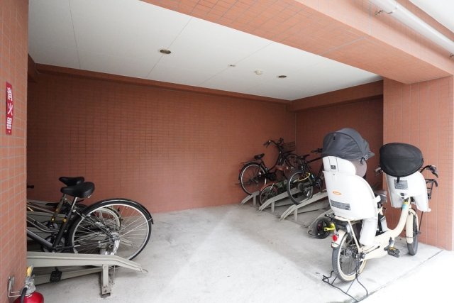 ＡｚａｌｅａＨｏｕｓｅ野方2階 駐輪場