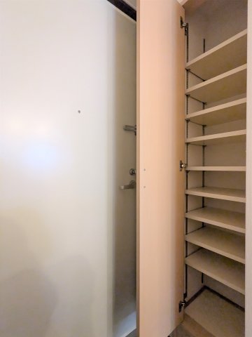 ガーデン代々木八幡104号室 収納