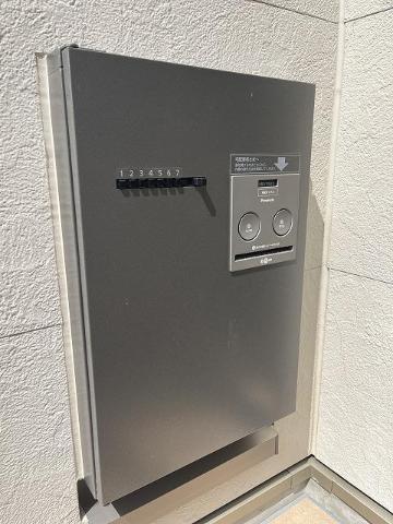 テンポ・フェリーチェ栄102号室 宅配BOX