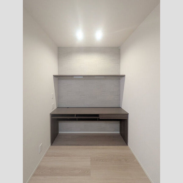 アニヴェルセル101号室 ワークデスク