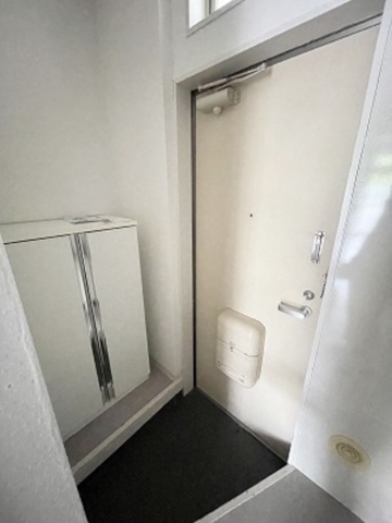 シモンズ栗木台 玄関