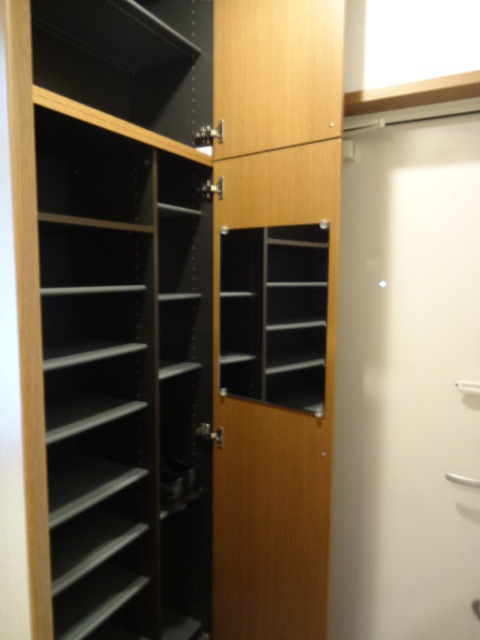 ブリックス駒沢0101号室 下駄箱