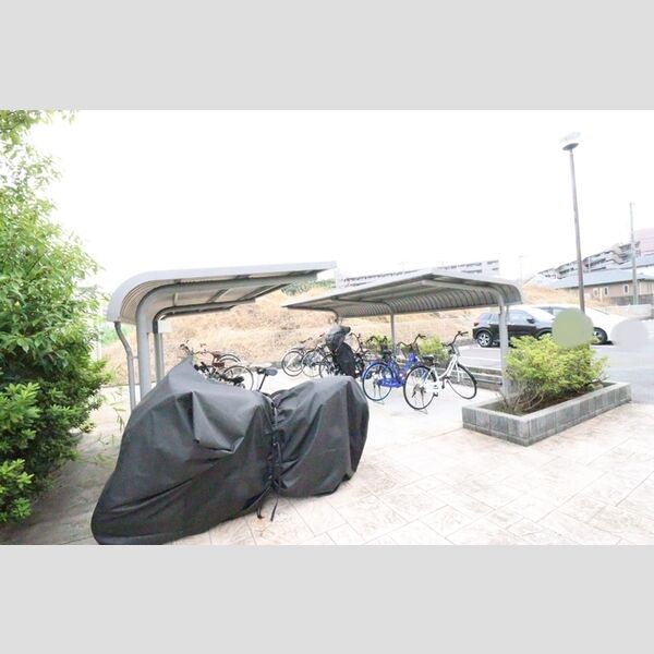 クロシェット　B 駐輪場