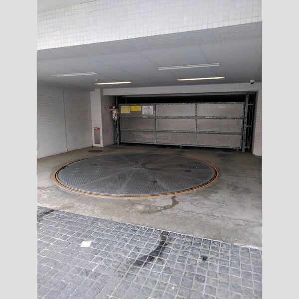 カスタリア若林公園 駐車場