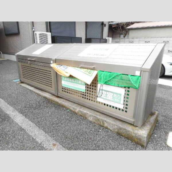ツインコート船橋丸山Ⅰ101号室 入居者様専用ゴミストッカー