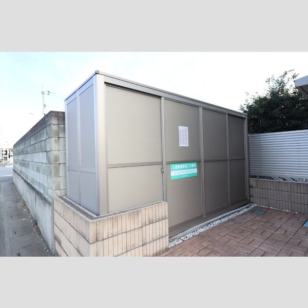 ロイヤルヒル三郷 ゴミ置き場