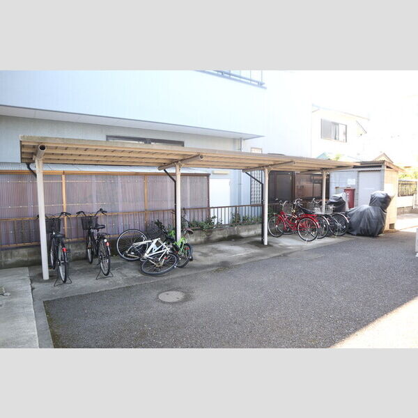 クレセント　A101号室 駐輪場