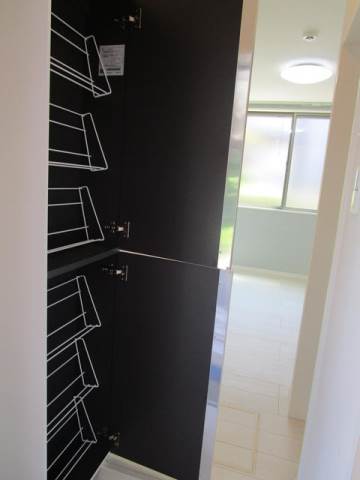 ヒルズ山手Ａ棟2階 玄関