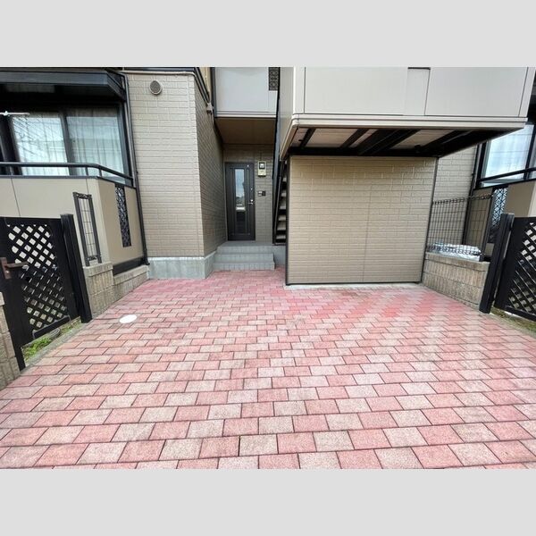 ファーストコート エントランス