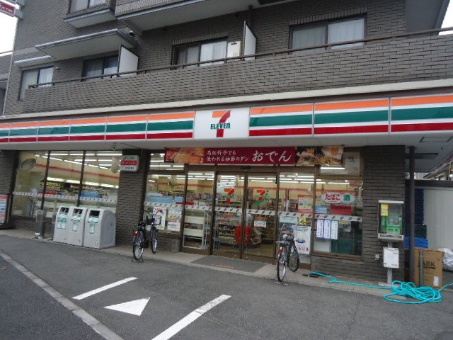 ルミナス セブンイレブン三鷹消研前店まで831ｍ