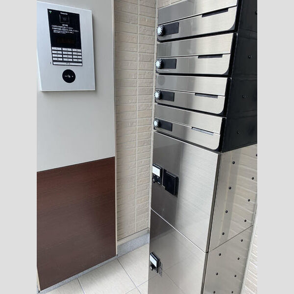 パストラーレ102号室 オートロック、ポスト、宅配ボックス